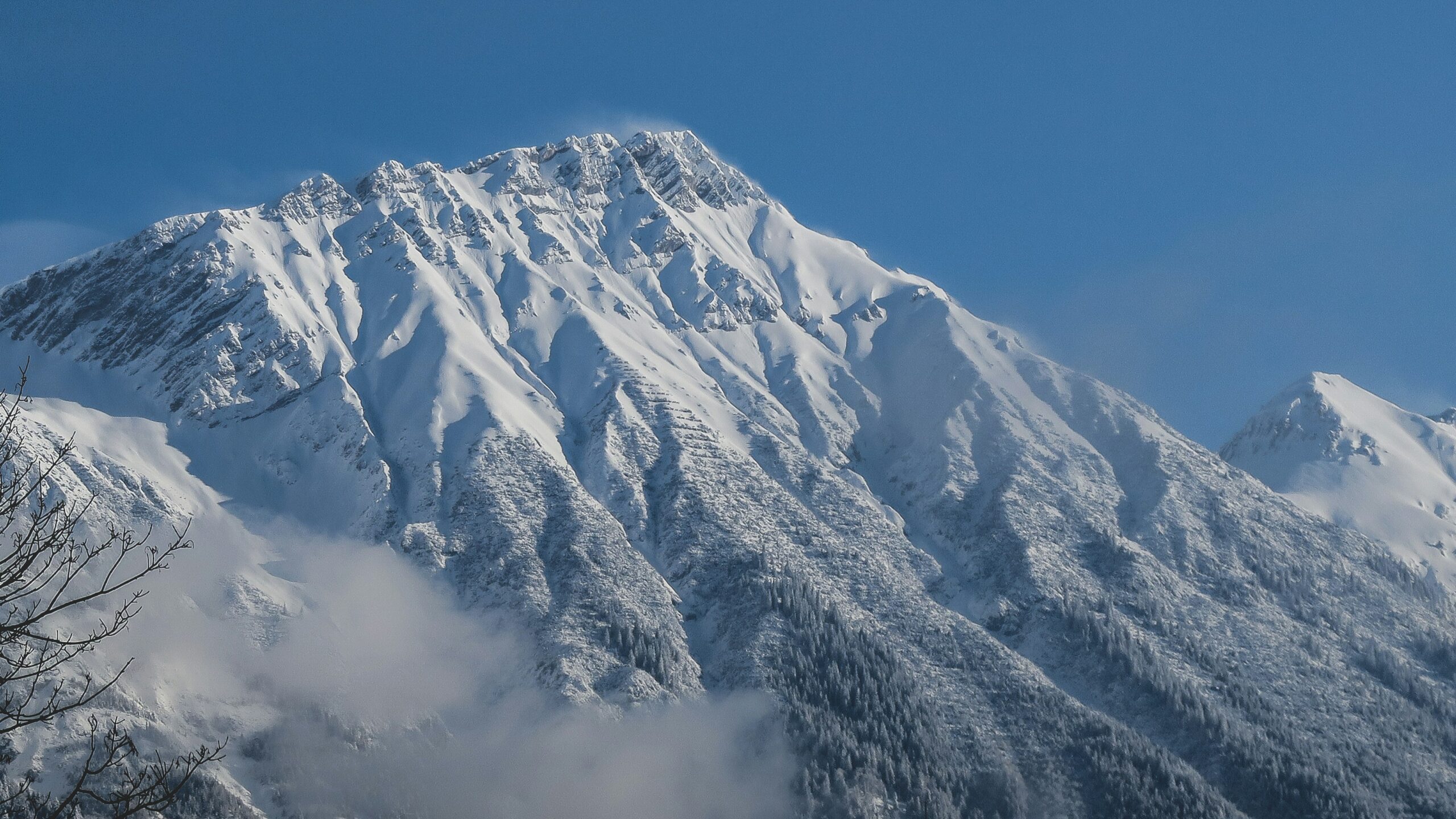Does The Elevation Of Mount Shasta City Play A Role In Its Tourism Industry?