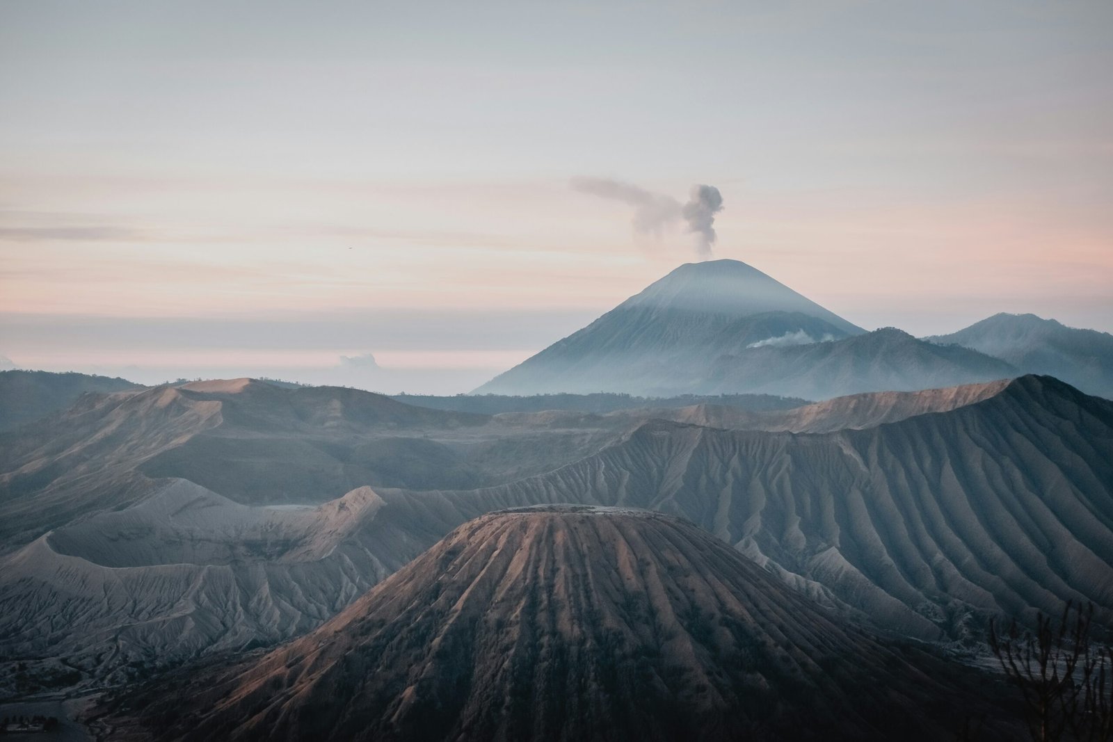 Exploring the Ancient Volcanoes: A Geological Tour — Best Stops Exploring the Ancient Volcanoes: A Geological Tour — Best Stops
